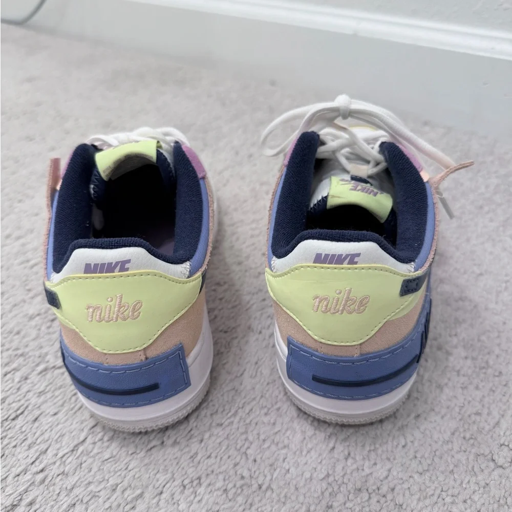 Nike Air Force 1 Low Shadow
Photon Dust Crimson Tint (Women's) - Picture 6 of 9